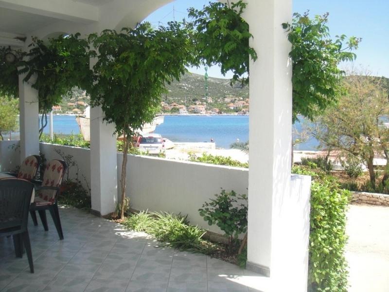 Apartments Ivan Orlic Vinišće Exterior foto