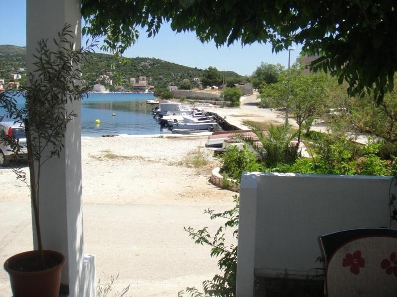 Apartments Ivan Orlic Vinišće Exterior foto
